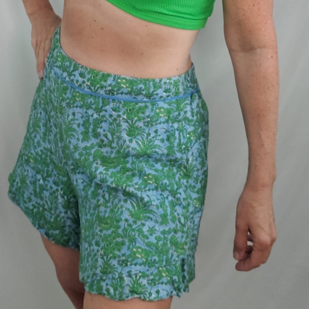 Anthropology retro style flowy greenery print shorts